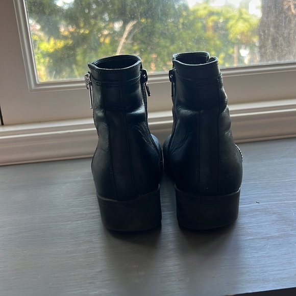 🆑 [4/$20] Steve Madden Black Leather Silver Zipper Heeled Ankle Booties - Picture 7 of 10